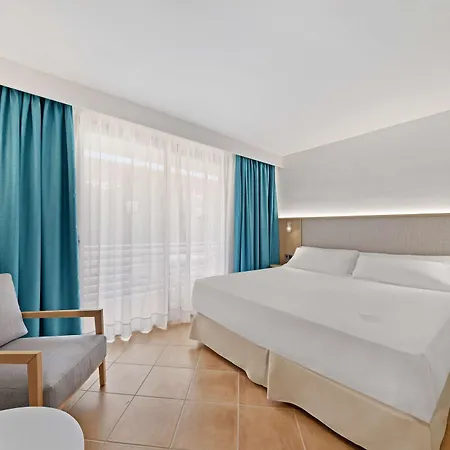 Hotel Occidental Cala Viñas 4*