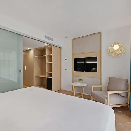 Hotel Occidental Cala Vinas